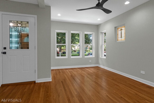 Building Photo - 5841 N Medina Ave