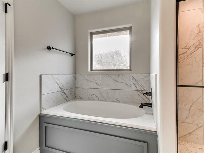 Building Photo - 12200 Rockbed Dr