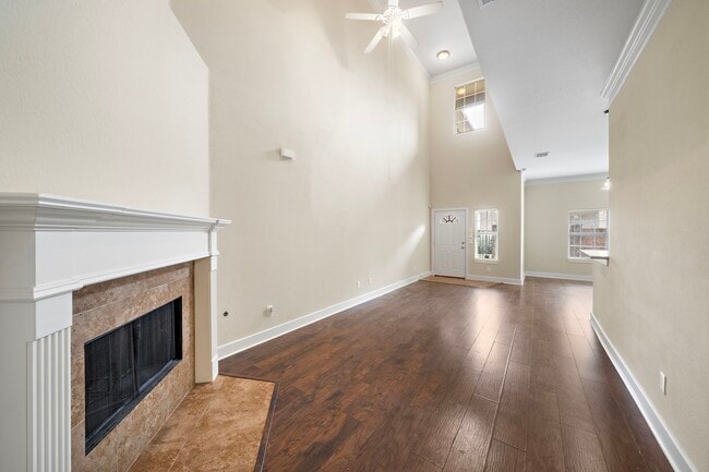 Building Photo - 2865 Westhollow Dr