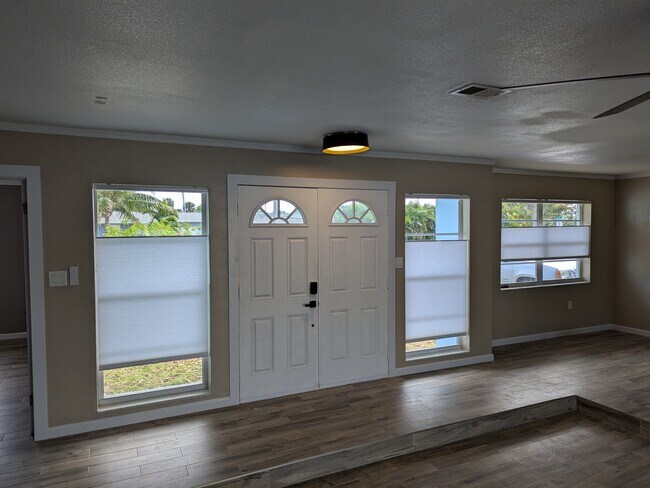 Building Photo - 179 Sea Park Blvd