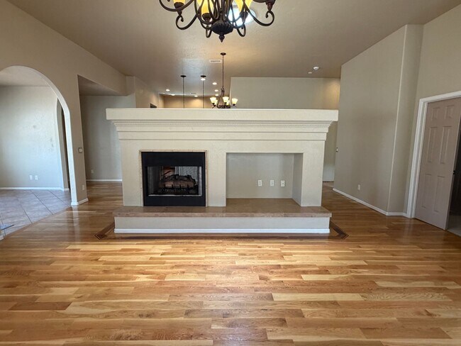 Building Photo - 1825 Venetian Dr