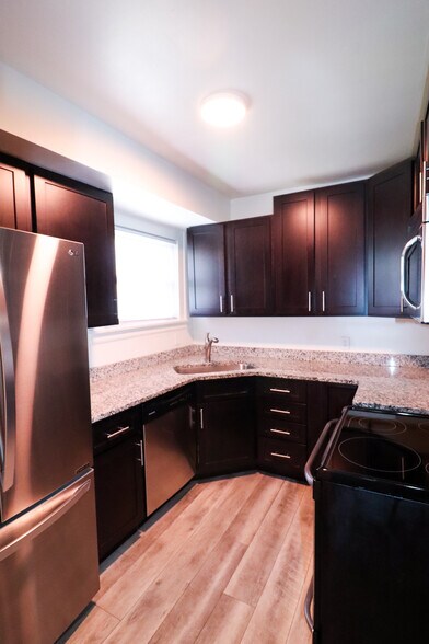 Building Photo - 2631 Bellevue Ave