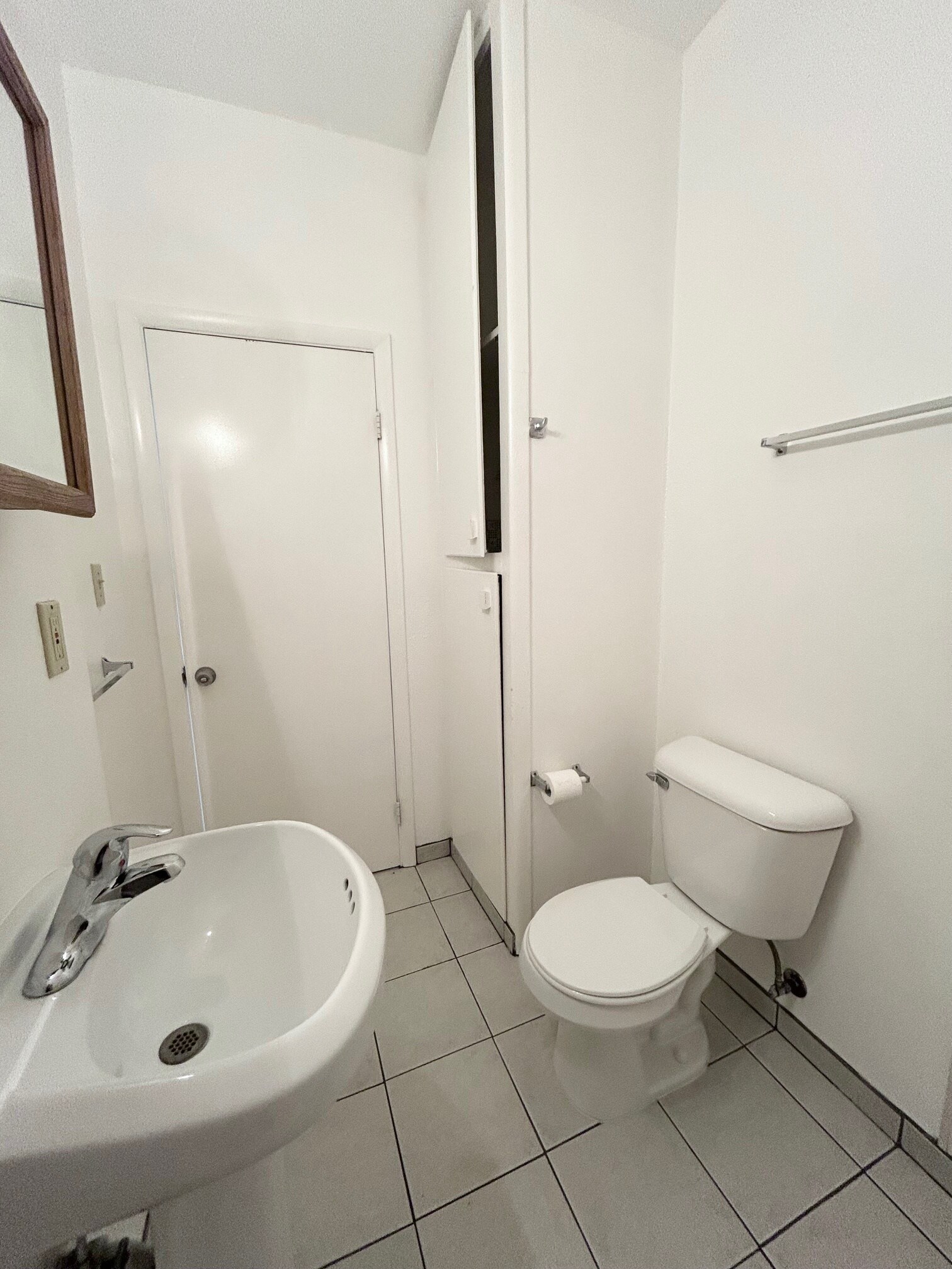 unit #5: Bathroom - 454 S 500 E