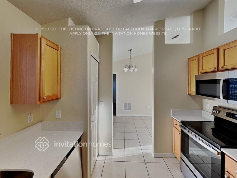 Building Photo - 2797 Benrock Terrace