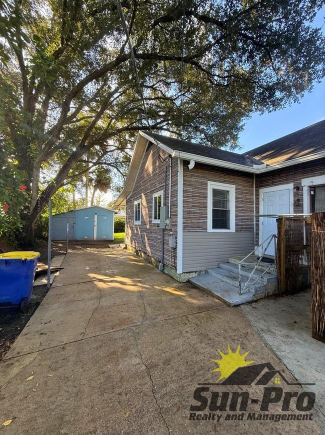 Building Photo - 136 W Pine Bluff St