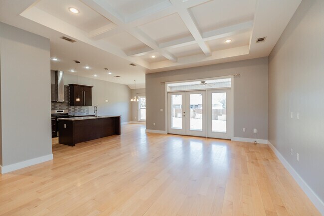 Building Photo - 133 Alicia Dr