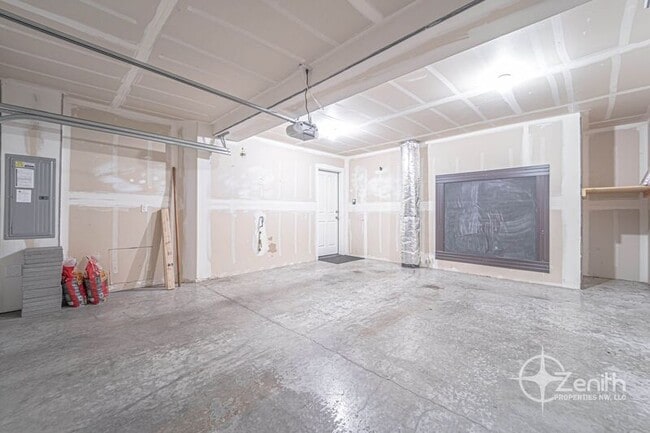 Building Photo - 5609 NE 74th Ct