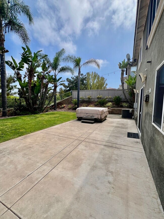 Building Photo - Elegant 3-Bedroom Home in Gated Vista Comm...