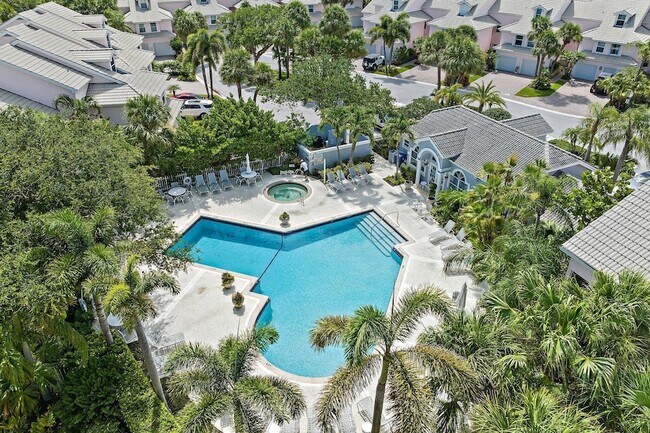 Building Photo - 2905 Fairway Dr N