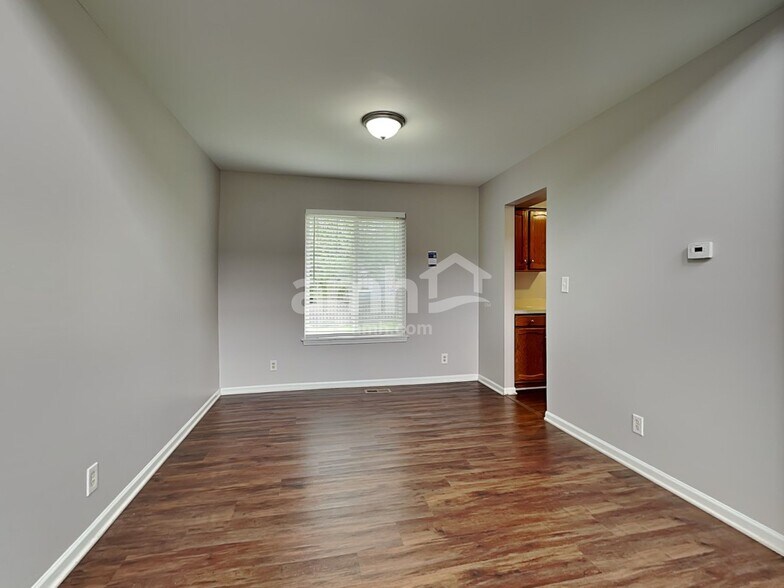 Building Photo - 20934 W Bloomfield Dr