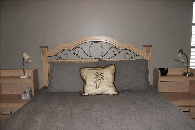 Building Photo - 5062 Live Oak Cir