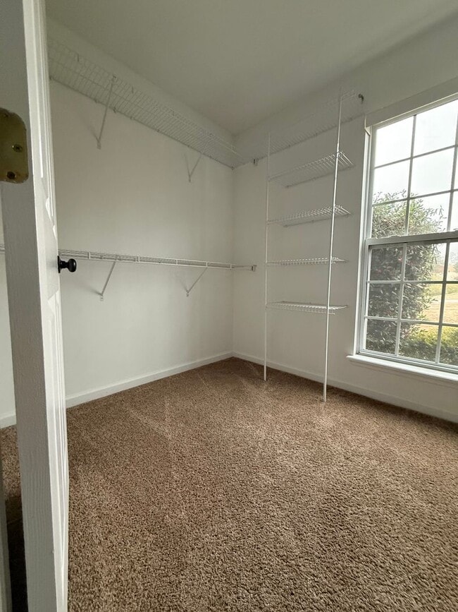 Building Photo - HOME FOR LEASE 4 BR 2 BATH RANCHSTYLE  SPLIT FLOOR PLAN AND OPEN  LARGE  FENCED BACKYARD  CONVENI...