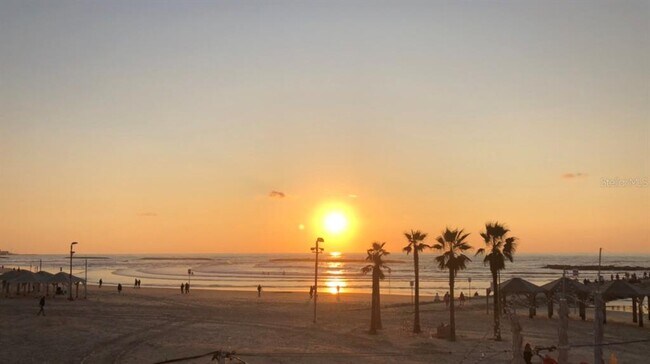 Building Photo - 4216 Plumosa Terrace