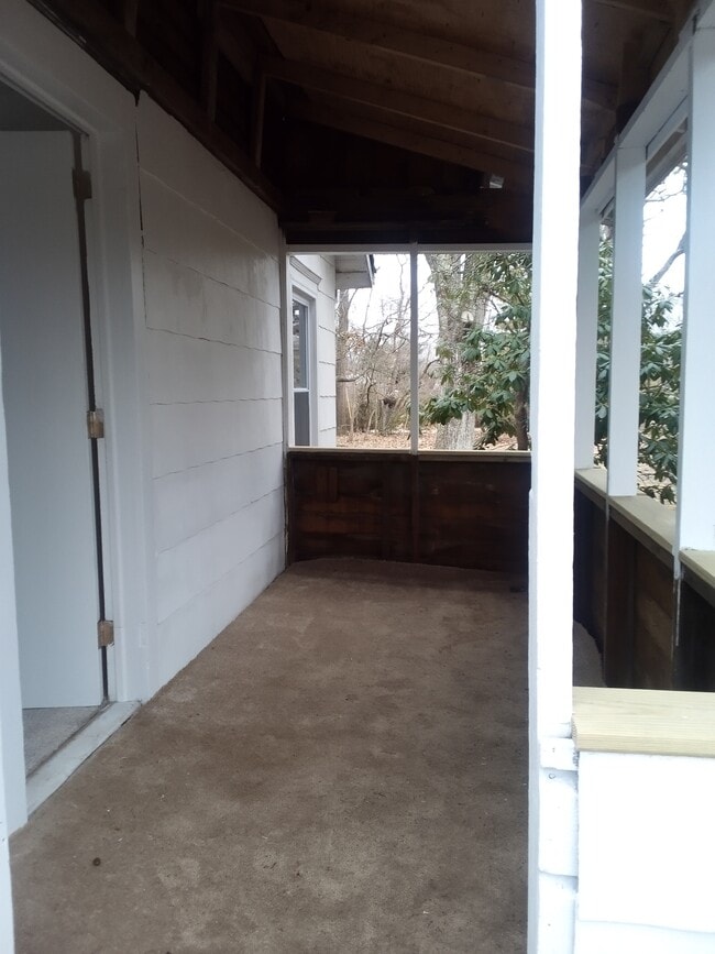 Building Photo - 1857 Janvier Rd