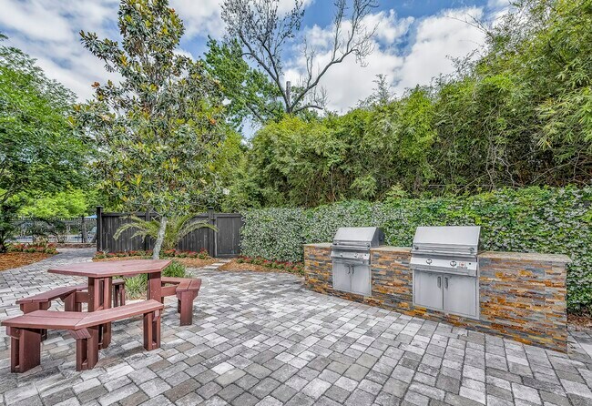 Building Photo - 2144 Dunsford Terrace