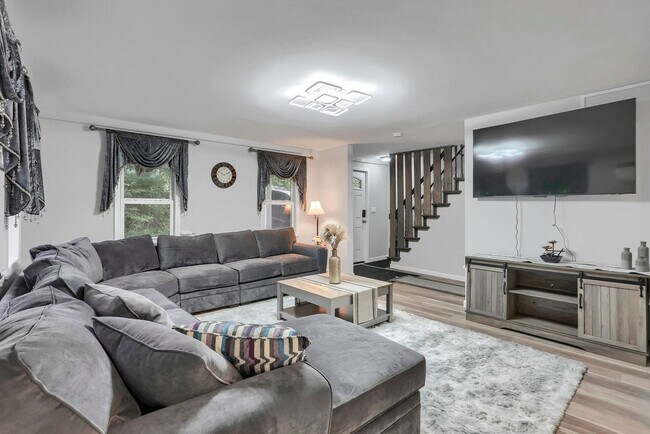 Building Photo - 763 Route 9W-SI ID1466556P