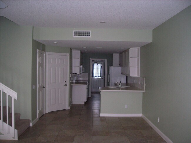 Building Photo - 3136 W Community Dr