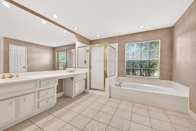 Building Photo - 4506 Warwick Dr