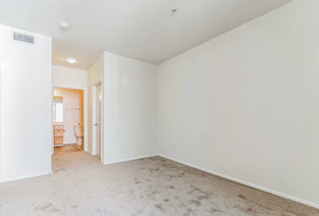Master with double closets - 6400 Crescent Park E