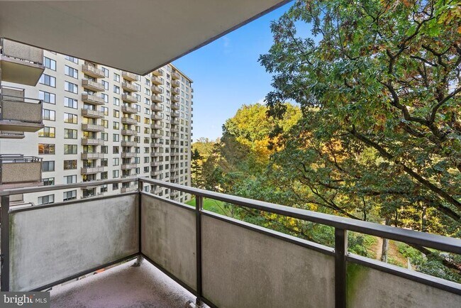 Building Photo - 5225 Pooks Hill Rd