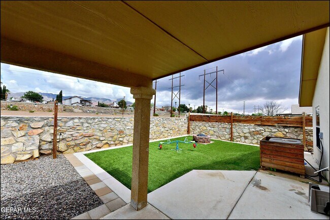 Building Photo - 10937 Northview Dr