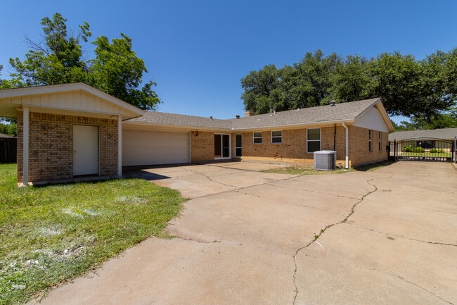 Building Photo - 4807 Del Rio Trail