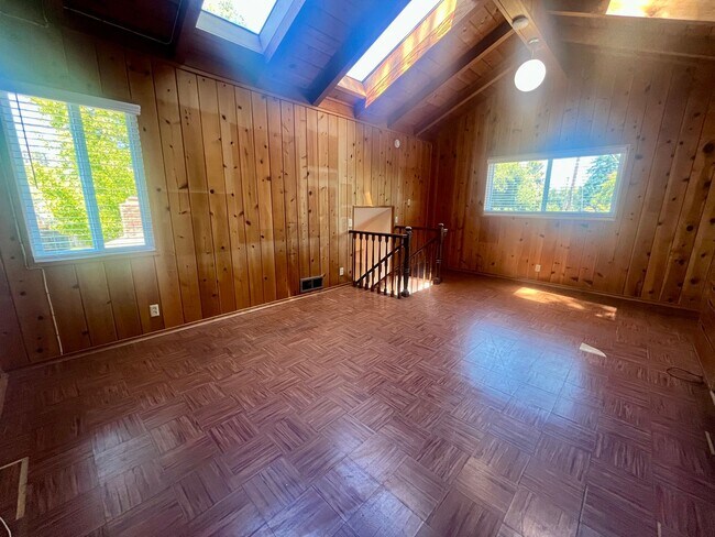 Building Photo - Unique 3 Bed + 2 Bath Los Altos Home - Spa...