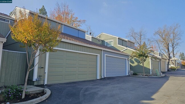 Building Photo - 347 Scottsdale Rd