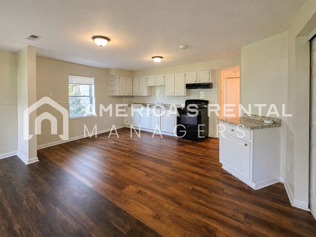 Building Photo - 609 Quebec Dr