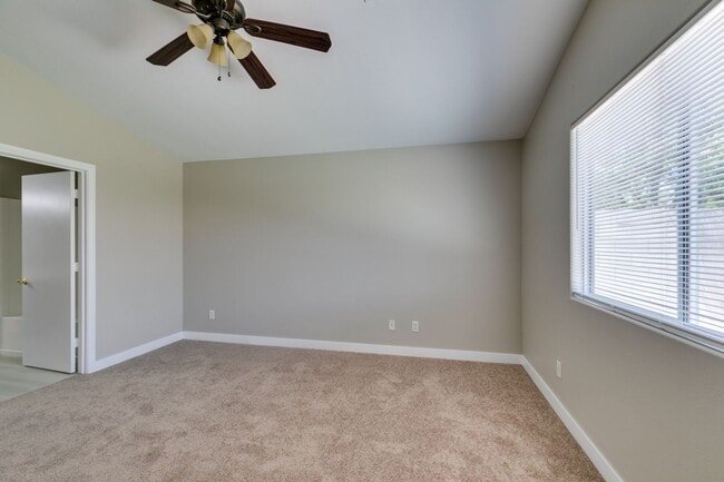 Building Photo - Beautiful Single-Story 3 Bedroom Home in Summerlin South
