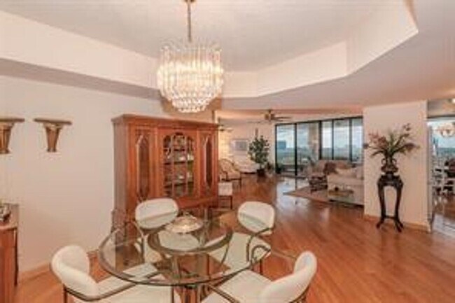 Building Photo - 3598 Yacht Club Dr
