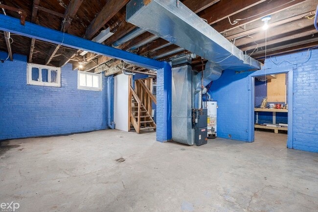 Building Photo - 5421 Toledo St