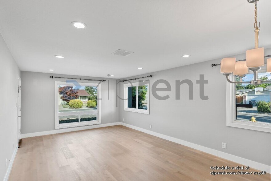 Building Photo - 2435 Denevi Dr