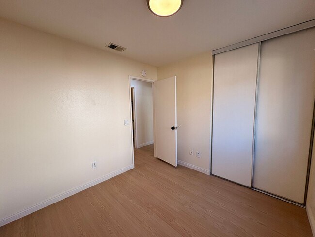Building Photo - Rancho Cucamonga Gem – Stylish Single-Stor...