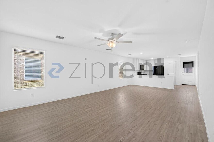 Building Photo - Unit