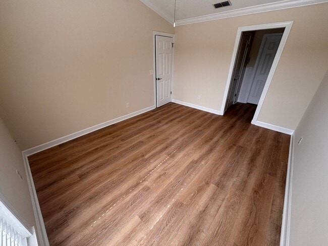 Building Photo - 2 Bed 2 Bath Luxury Waterfront Townhome with Screened Lanai & Garage!