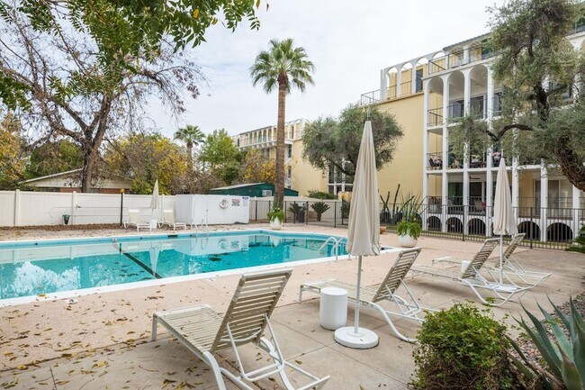 Building Photo - 6502 N Central Ave