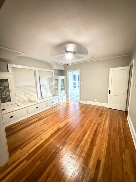 Dining room - 3616 E 106th St