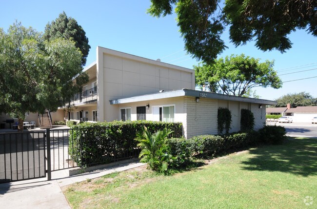 Primary Photo - 11502-11522 Stuart Dr