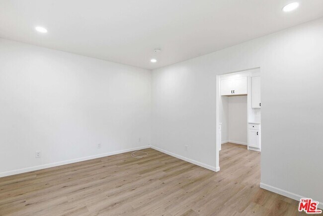 Building Photo - 580 W 15th St