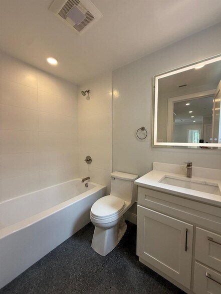 Building Photo - 35 Gore St