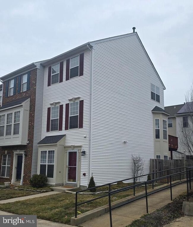 Building Photo - 2441 Old Farmhouse Ct