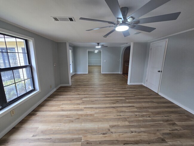 Building Photo - 1307 Point Peter Rd