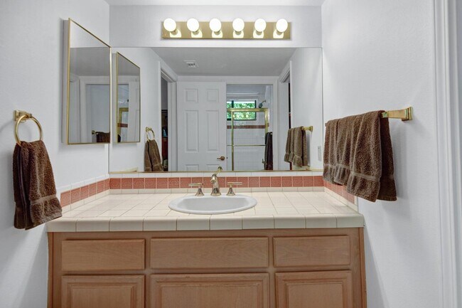 Building Photo - 71138 Patricia Park Pl