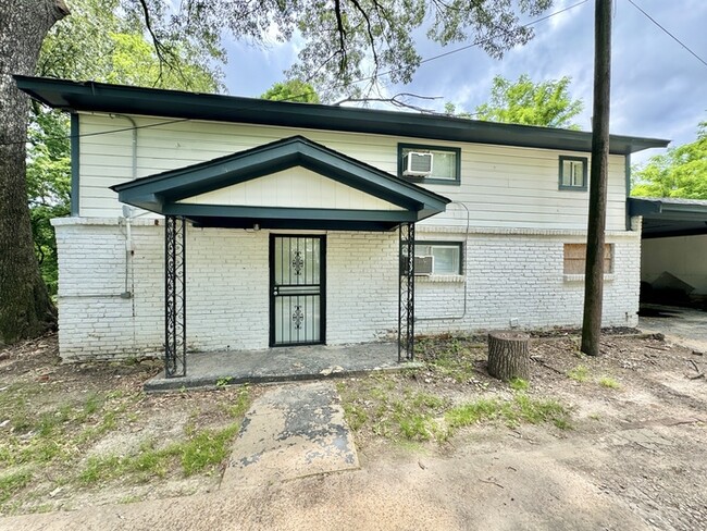 Building Photo - 1413 Ferguson Rd