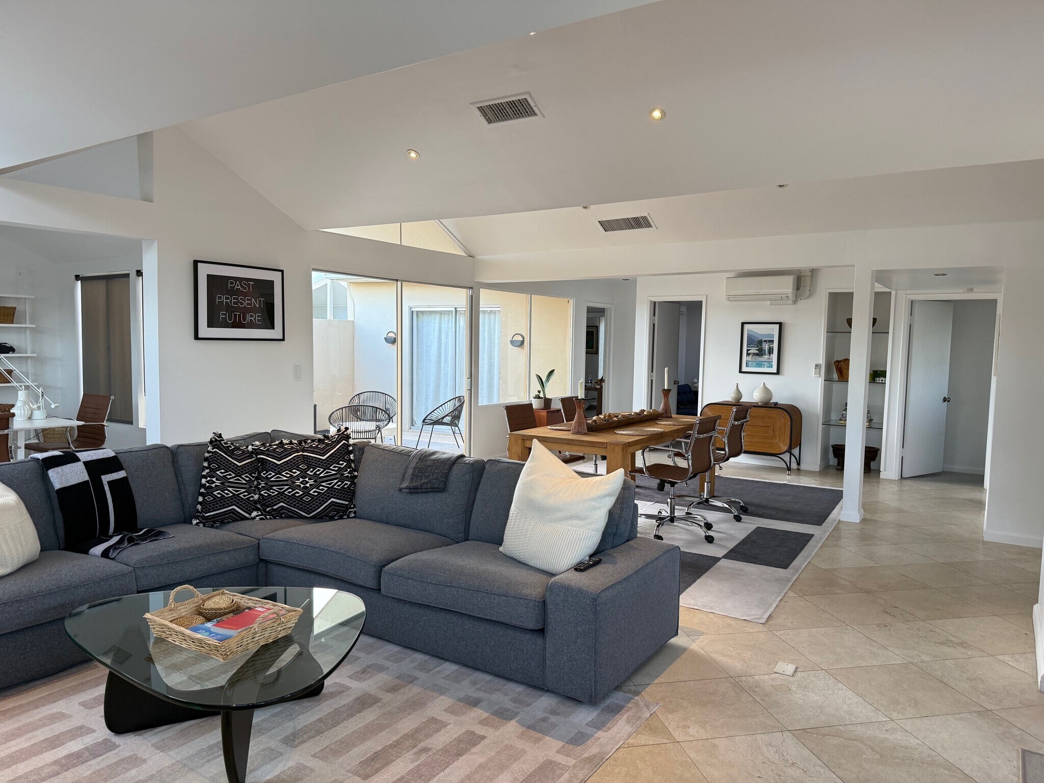 Building Photo - 193 W Merito Pl