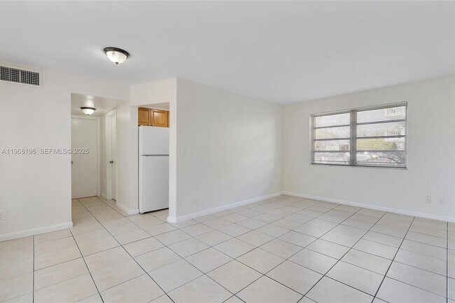 Building Photo - 1715 N 16th Ave