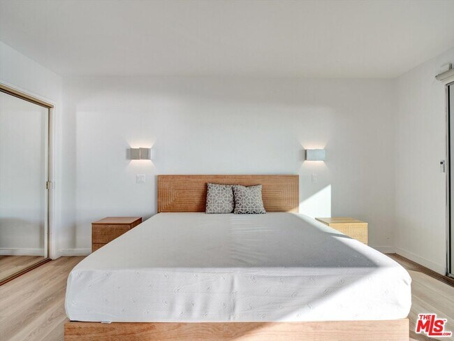 Building Photo - 18109 Coastline Dr