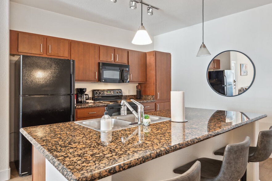 Building Photo - 6610 N 93rd Ave