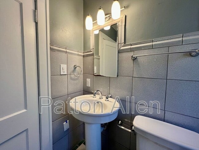 Building Photo - 20 Bell Rd